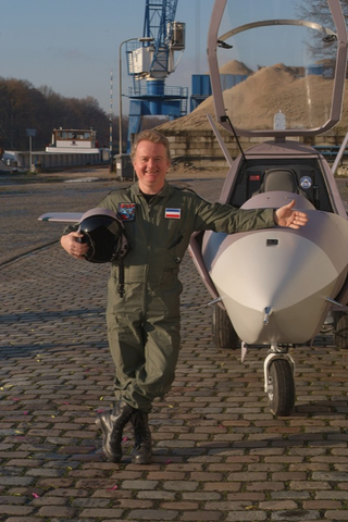 Illustration for article titled Guy Builds F-35 Fighter Jet On His Own